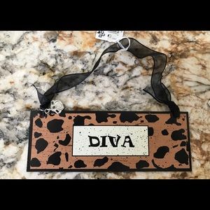 NWT “Diva” animal print w/ silver crown charm sign
